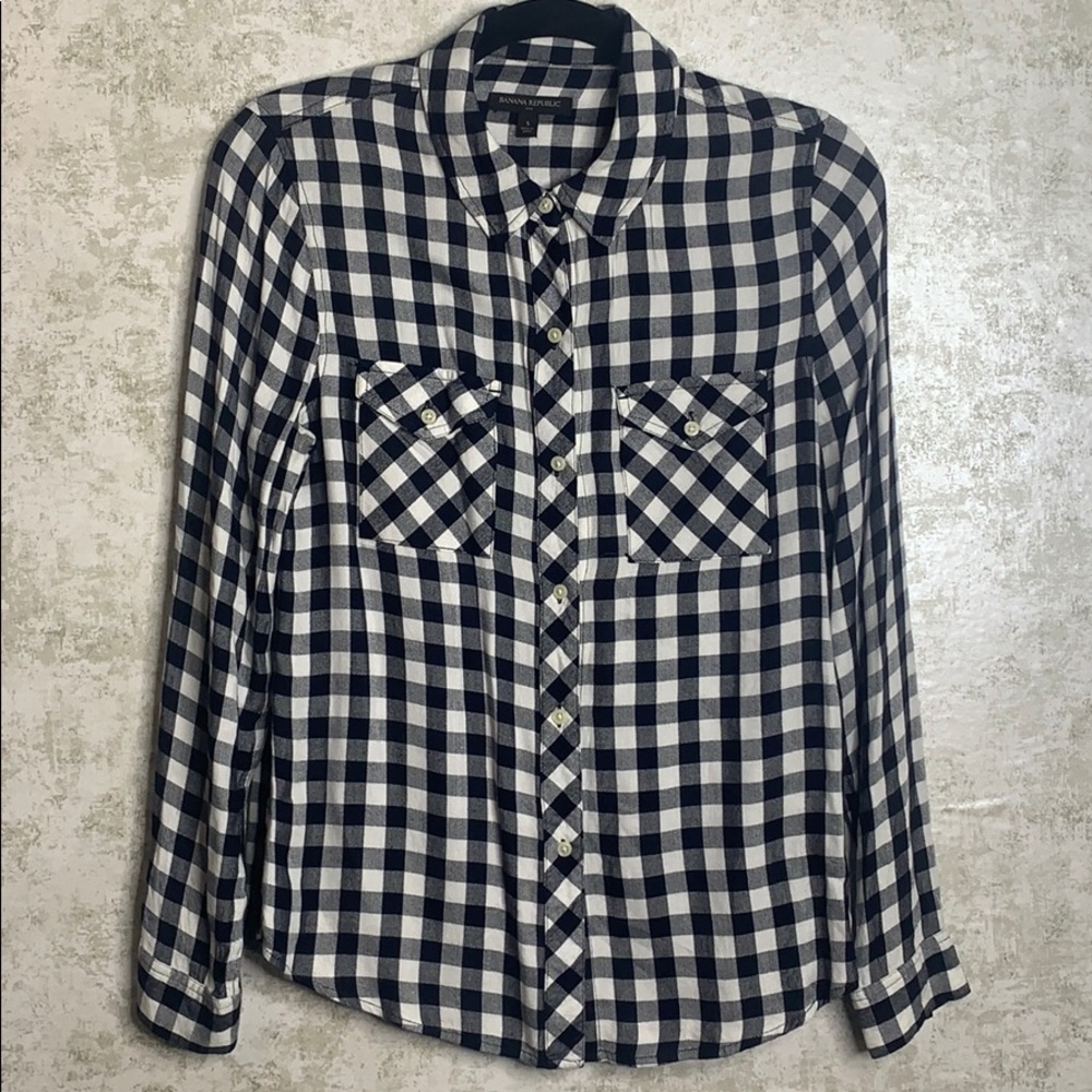 Banana Republic Dark blue plaid button up